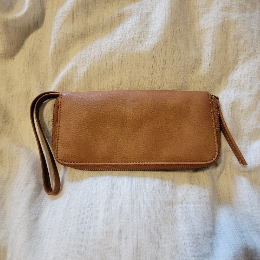 ⚡️EUC⚡️Free People Distressed Vegan Wallet - Picture 8 of 8